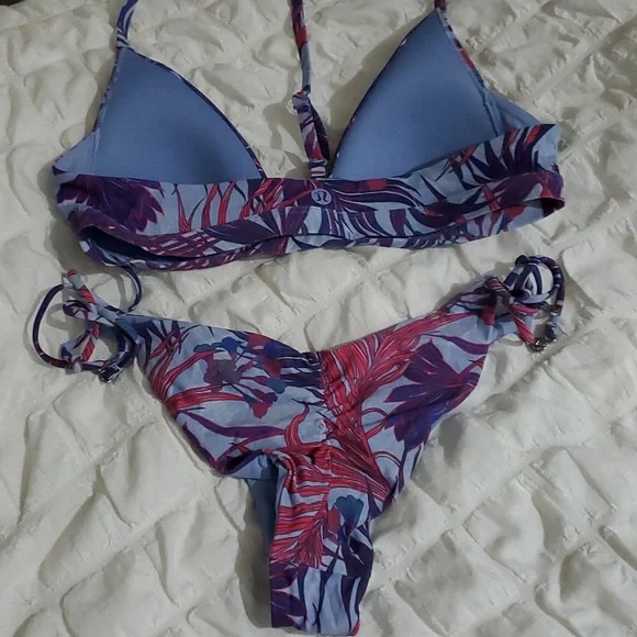 Lululemon bikini small size 4 - Picture 2 of 5